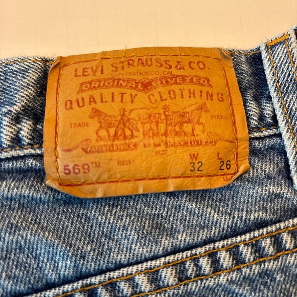 Levis 569 Denim Shorts Waist 32 Distressed Cut Off Raw Hem Jeans Shorts - Picture 4 of 5